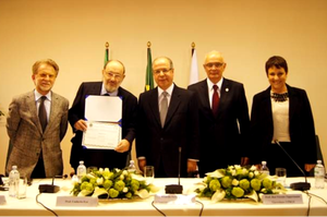 Umberto ECO recebe título de doutor Honoris Causa  da UFRGS em 2014